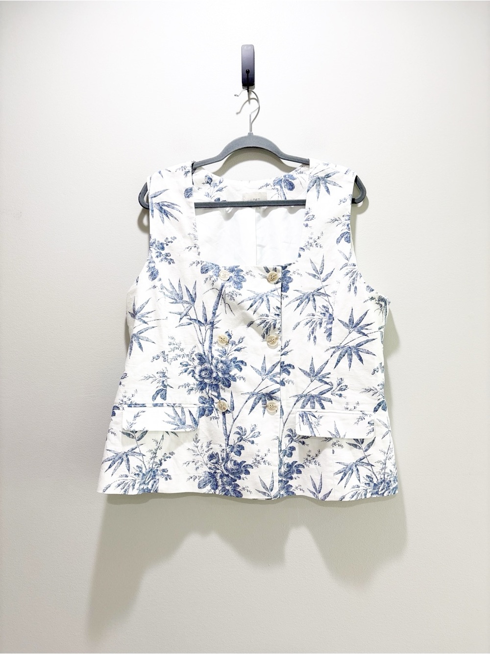 LOFT White and Blue Floral Sleeveless Vest Short Button Front Classic Size XXL